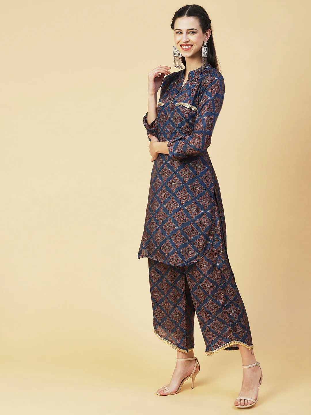 Ajarak Printed Hand Embroidered Asymmetric Hem Kurta With Pants - Indigo Blue