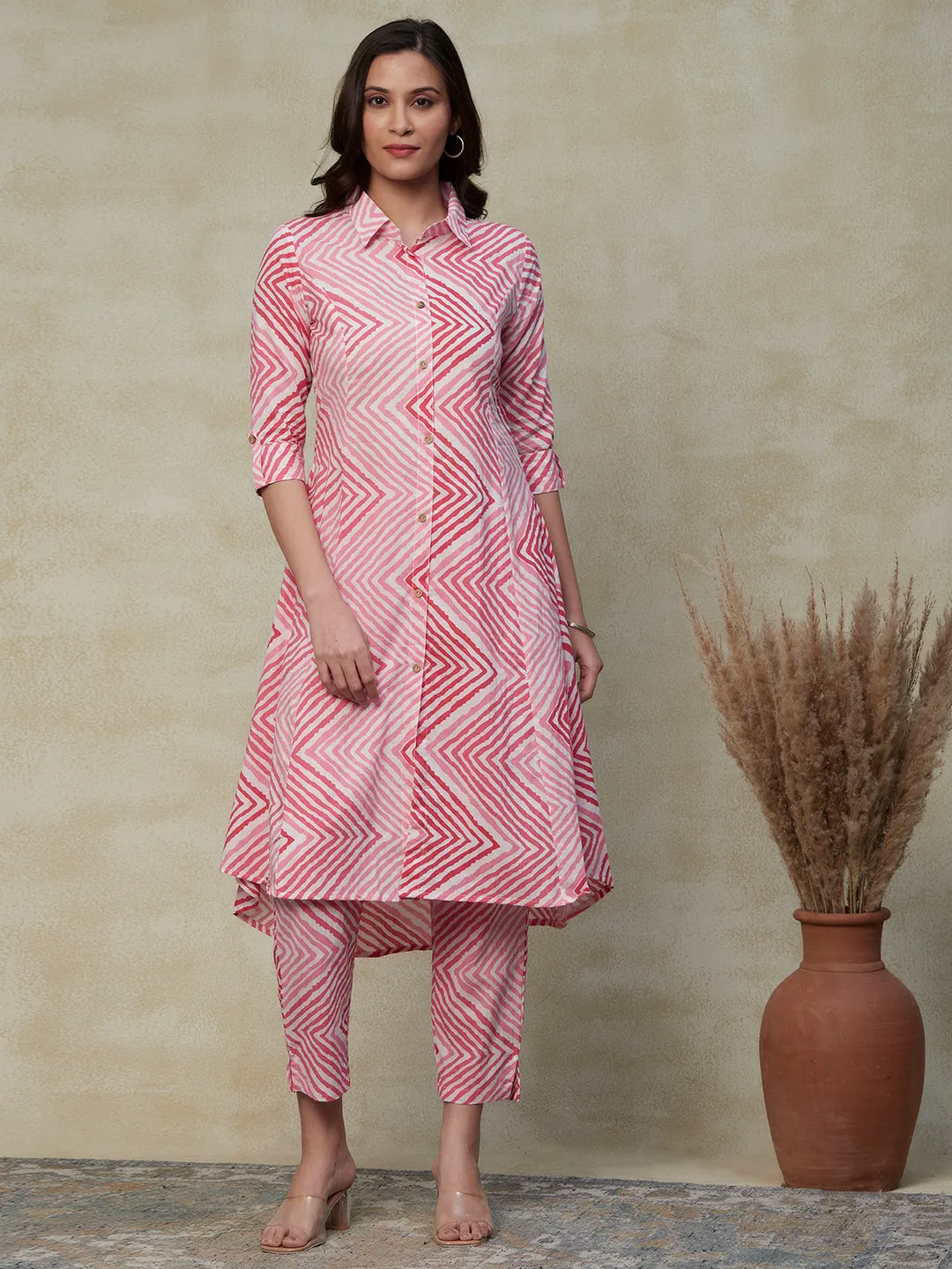 Chevron Printed Wooden Buttoned High-Low Hem Kurta with Pants - Pink