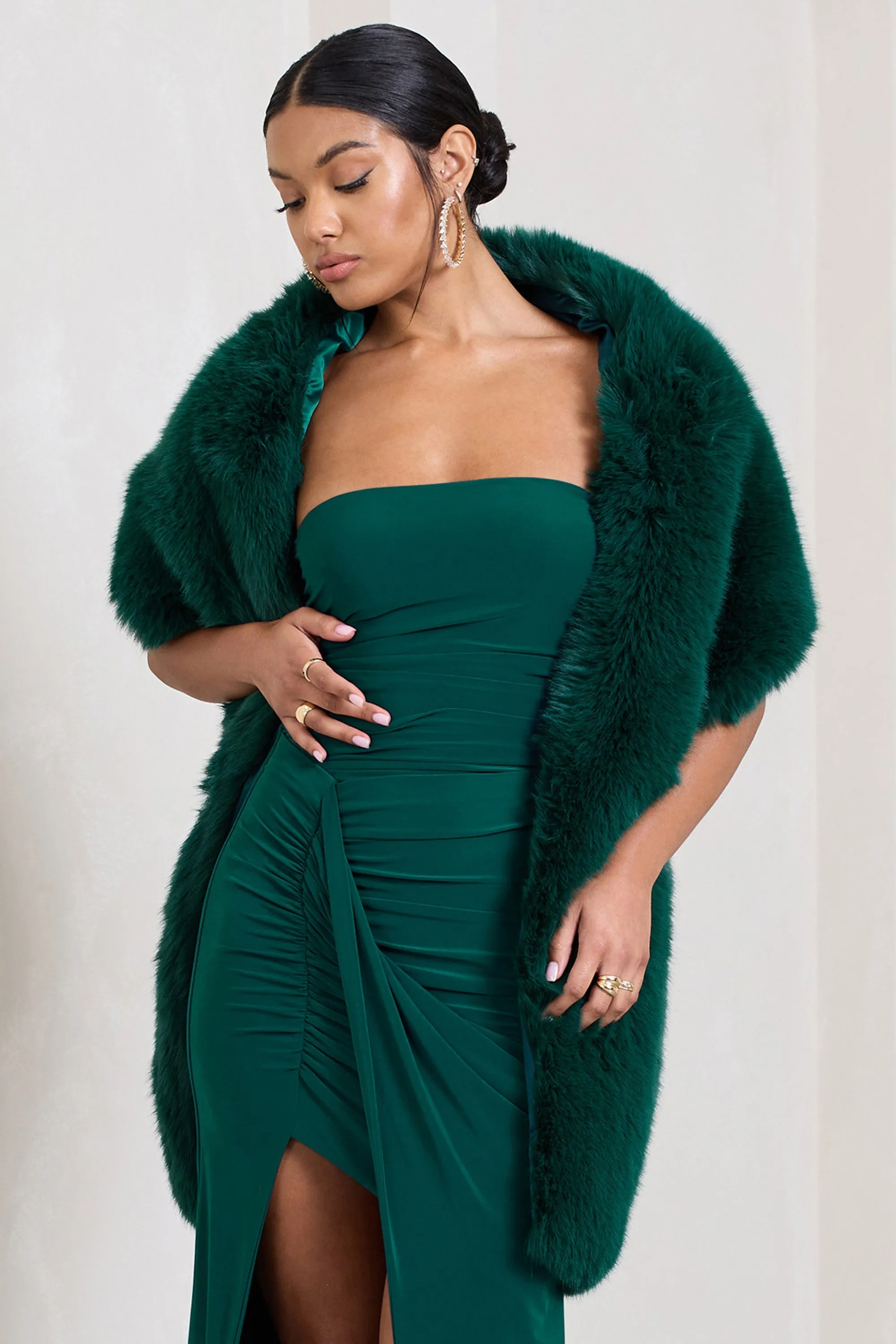 Softly | Green Faux Fur Pull-Through Shawl